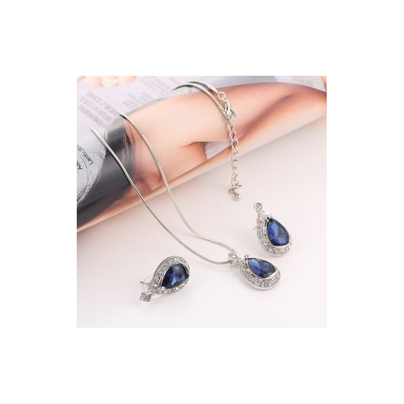 PAPUOŠALŲ RINKINYS  “BLUE“